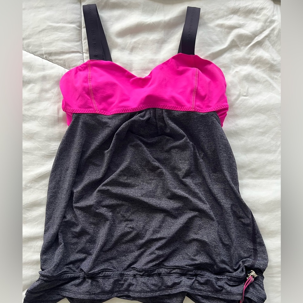 Lululemon run back on track top